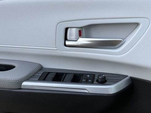 New 2026 Toyota Sienna XLE image 25