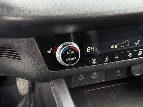 Used 2024 Mitsubishi Outlander SE image 28