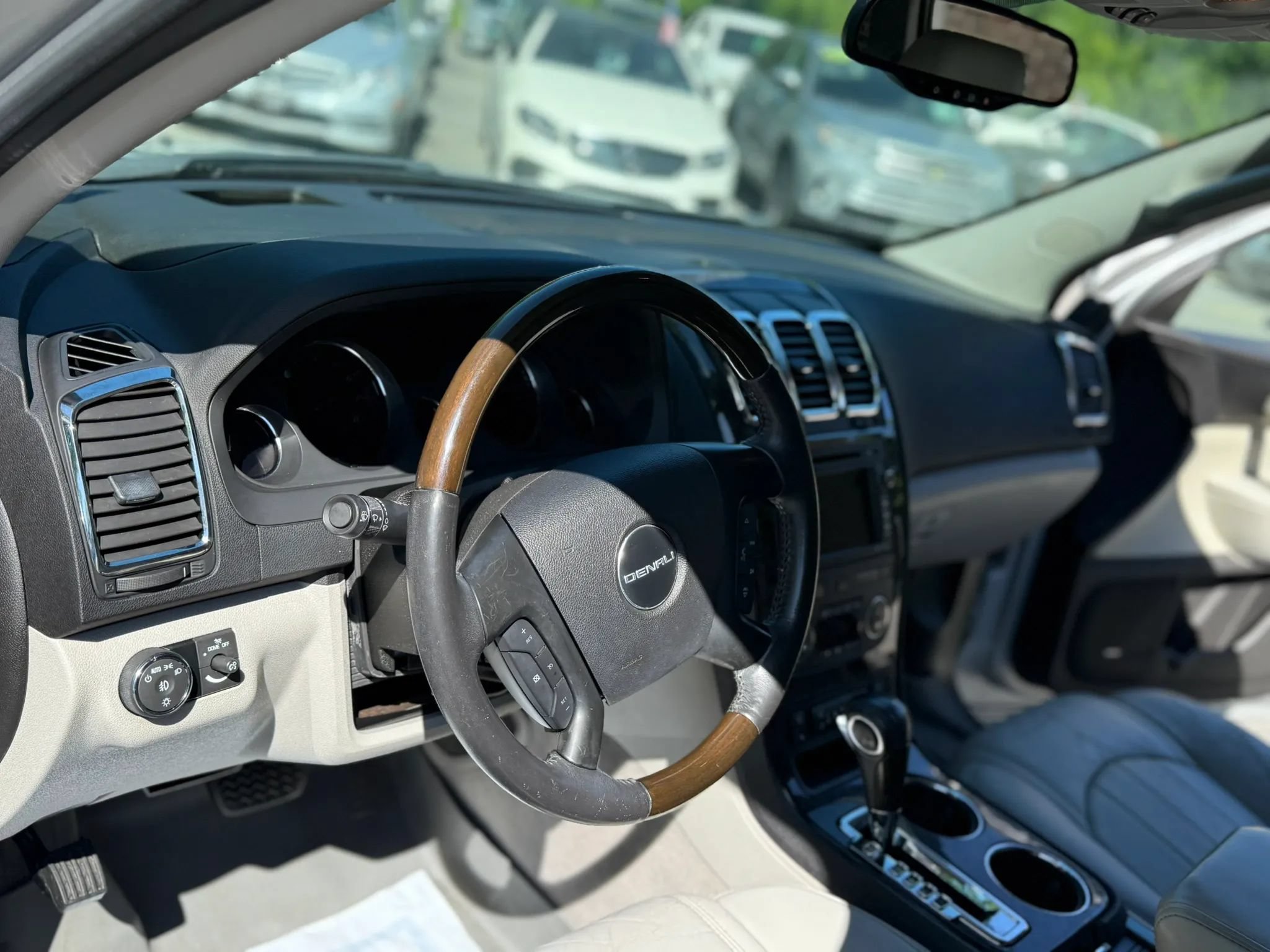 Used 2011 GMC Acadia Denali AWD/4WD image 10