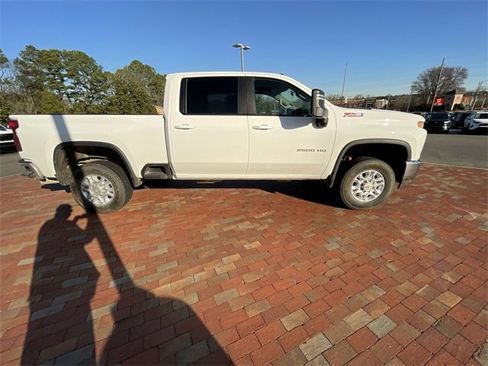 Used 2021 Chevrolet Silverado 2500 LT w/ Convenience Package image 26