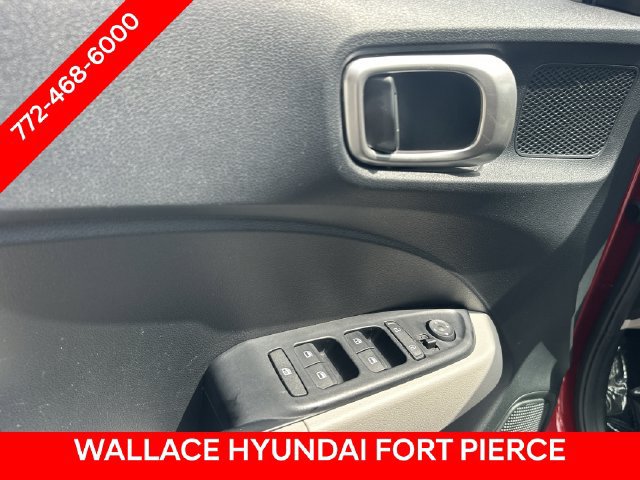 Used 2025 Hyundai Venue SEL FWD image 18