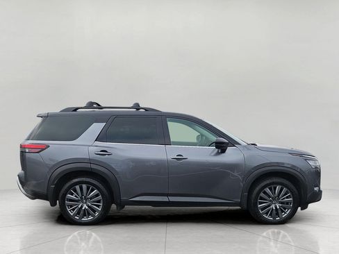 Used 2024 Nissan Pathfinder SL w/ SL Premium Package AWD/4WD image 9