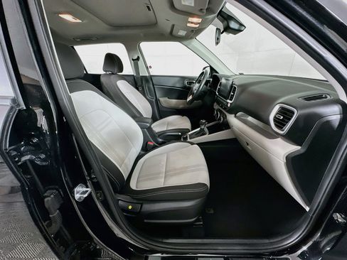 Used 2025 Hyundai Venue SEL FWD image 28