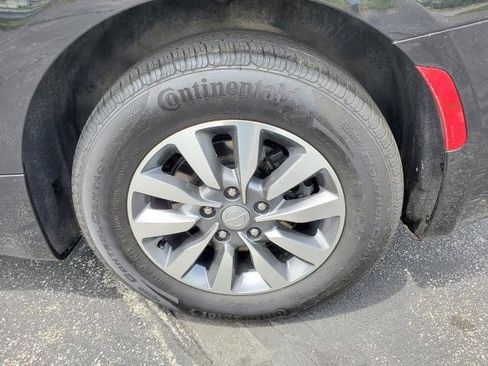Used 2020 Chrysler Pacifica Limited FWD image 32