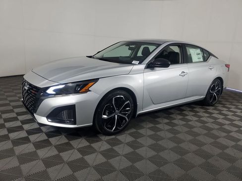 New 2025 Nissan Altima 2.5 SR w/ SR Premium Package image 8