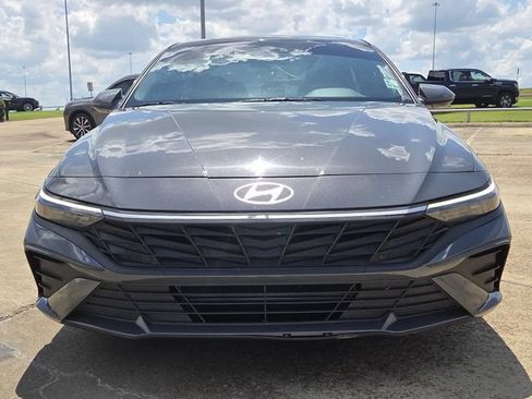 Used 2024 Hyundai Elantra SEL FWD image 2