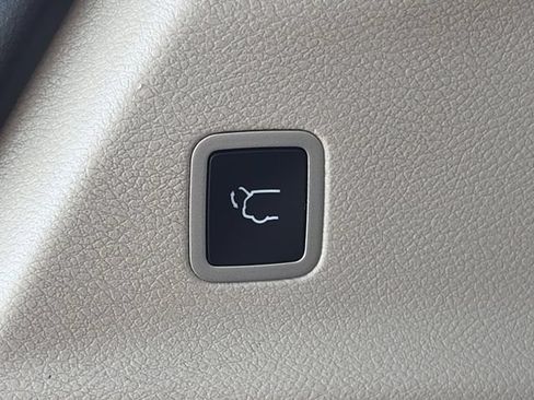 Used 2023 Chrysler Voyager LX FWD image 44