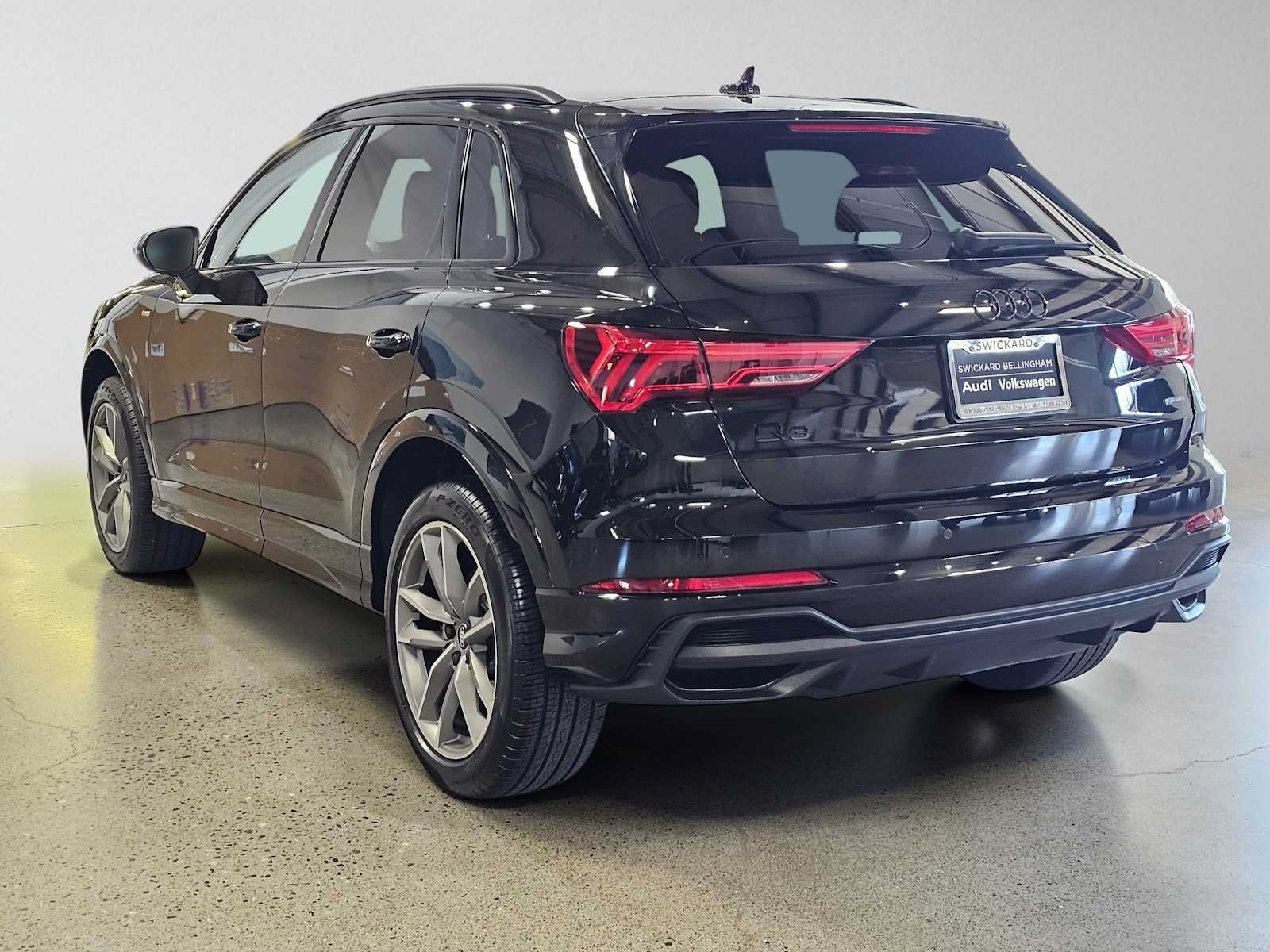 Used 2025 Audi Q3 2.0T Premium w/ Convenience Package AWD/4WD image 5