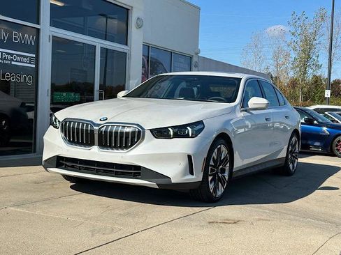 Certified 2024 BMW 540i xDrive 540i xDrive Sedan w/ Premium Package image 3