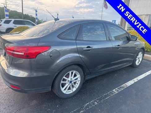 Used 2016 Ford Focus SE w/ SE Power Seat Package FWD image 4