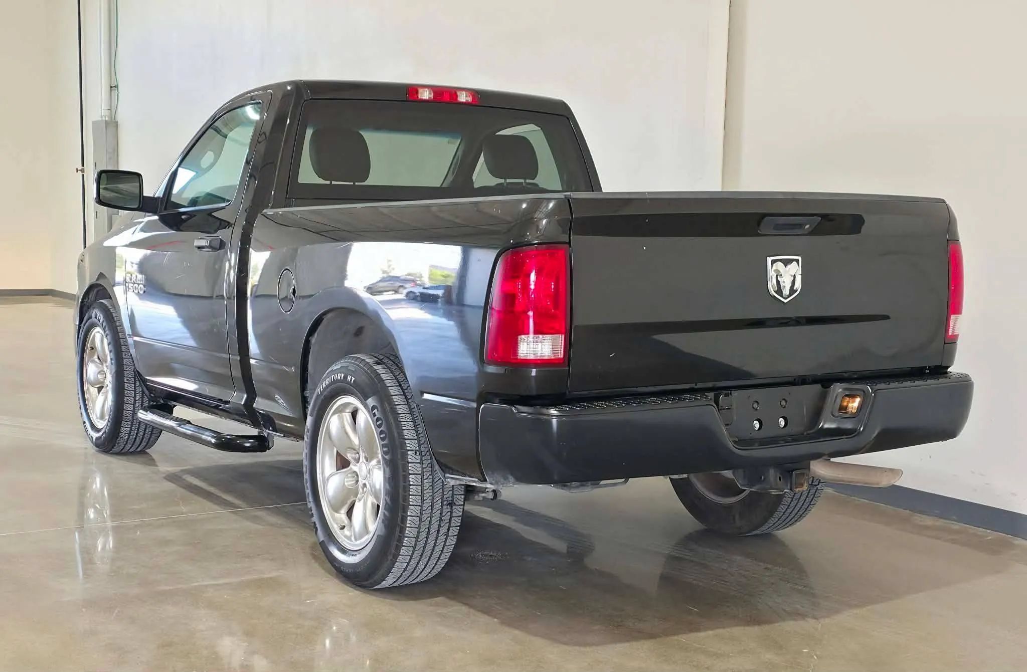 Used 2017 RAM 1500 Tradesman RWD image 5