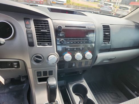 Used 2013 Toyota Tundra 4x4 Double Cab w/ SR5 Pkg image 12