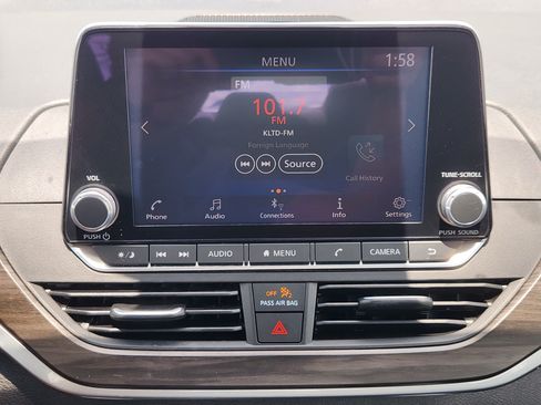 Used 2025 Nissan Altima 2.5 SV FWD image 17