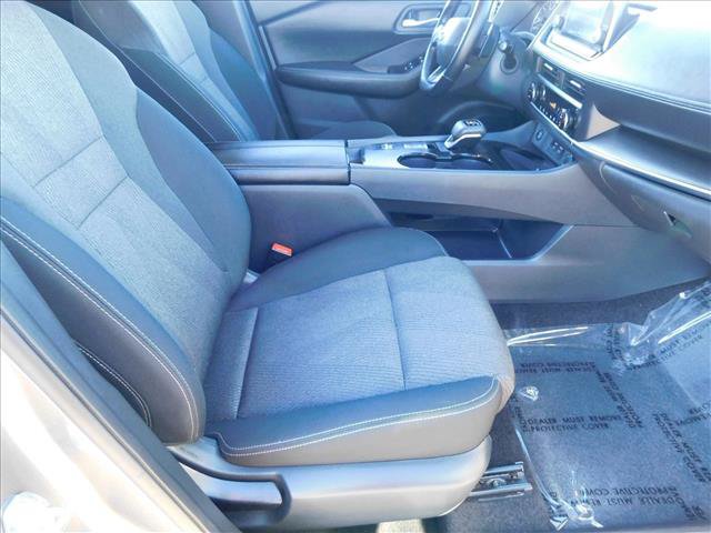Used 2025 Nissan Rogue SV FWD image 27