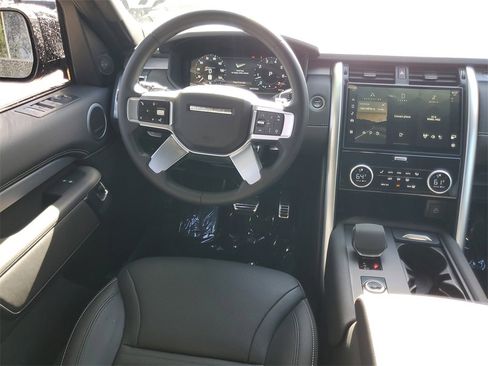 Used 2023 Land Rover Discovery S R-Dynamic image 15