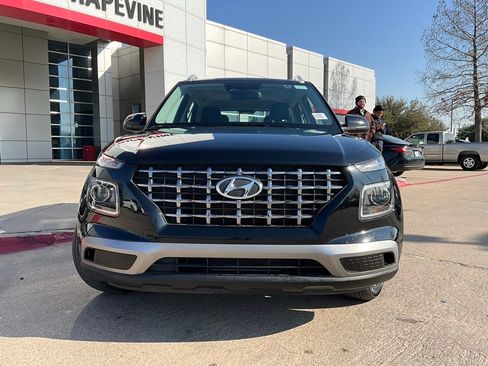 Used 2025 Hyundai Venue SEL image 4