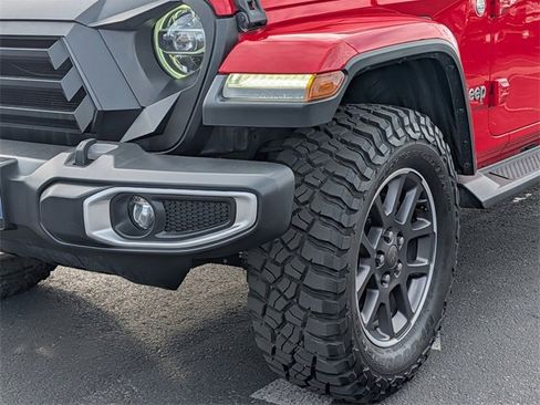 Used 2020 Jeep Gladiator Overland image 2