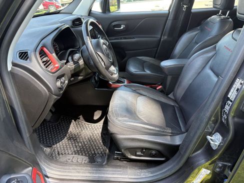Used 2018 Jeep Renegade Trailhawk AWD/4WD image 4
