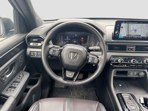 Used 2025 Honda Pilot Black Edition image 24