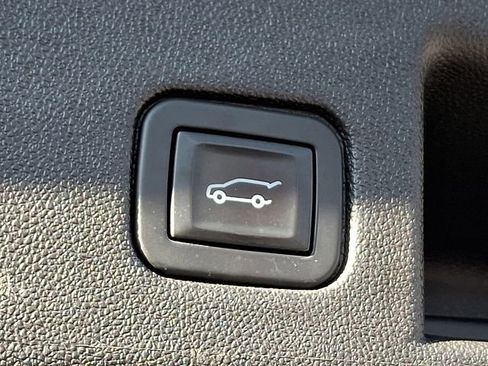 Used 2019 Chevrolet Equinox LT w/ Sun & Navigation Package image 32