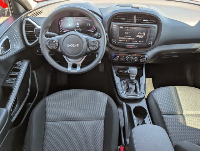 Used 2025 Kia Soul LX FWD image 27