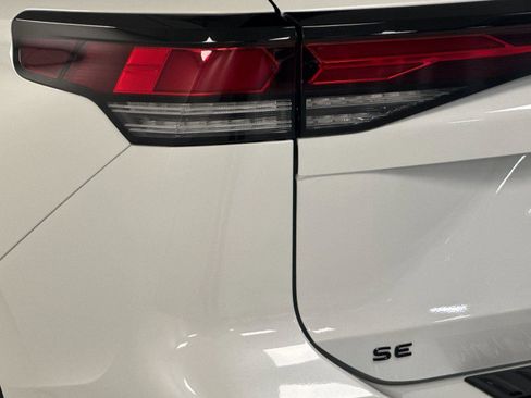 New 2026 Volkswagen Tiguan SE R-Line image 25