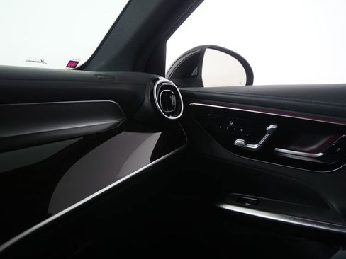 Used 2024 Mercedes-Benz GLC 300 4MATIC image 23