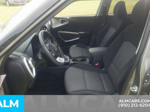 Used 2024 Kia Soul LX w/ Option Group 015 FWD image 6
