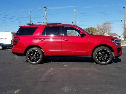 Used 2022 Ford Expedition Limited image 3