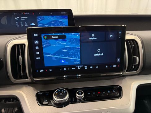 Used 2025 Ford Expedition Active AWD/4WD image 14
