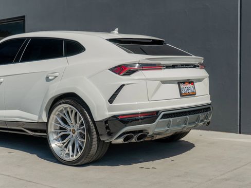 Used 2019 Lamborghini Urus AWD/4WD image 23