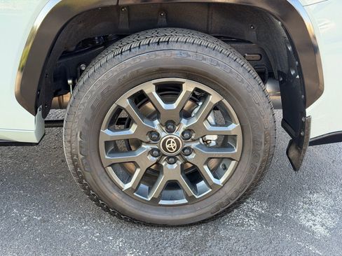 Used 2025 Toyota Sequoia Platinum AWD/4WD image 39