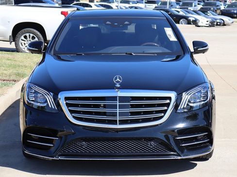 Used 2019 Mercedes-Benz S 560 Sedan image 3
