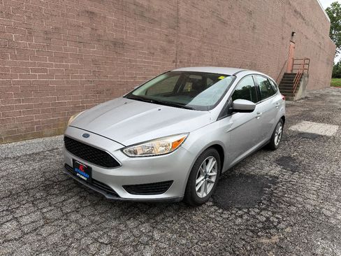 Used 2018 Ford Focus SE FWD image 1