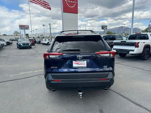 Used 2021 Toyota RAV4 XLE AWD/4WD image 9