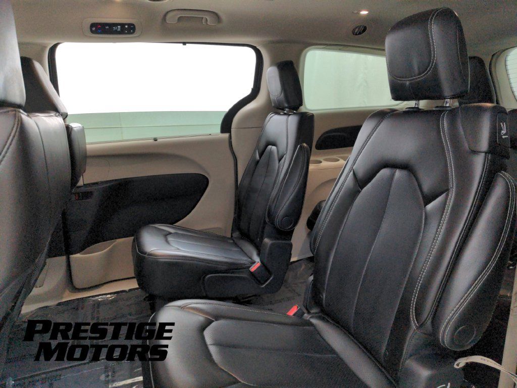 Used 2023 Chrysler Pacifica Touring-L FWD image 22