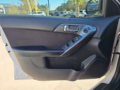 Used 2013 Kia Forte EX image 30