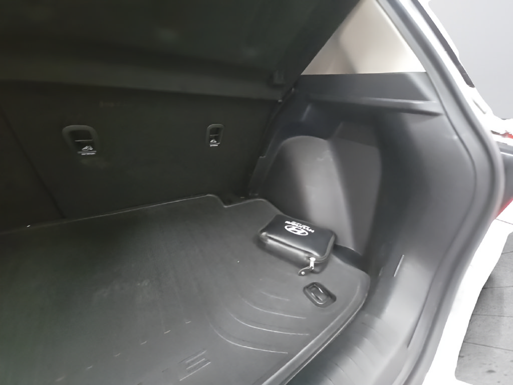 Certified 2024 Hyundai Venue SEL FWD image 20