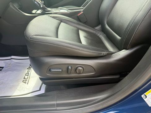 Used 2023 Buick Encore GX Essence FWD image 28