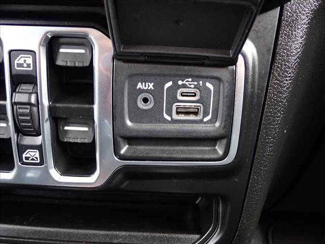 Used 2024 Jeep Wrangler Unlimited AWD/4WD image 18