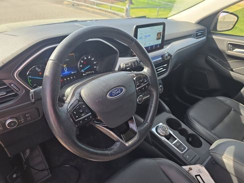 Used 2021 Ford Escape SEL image 16