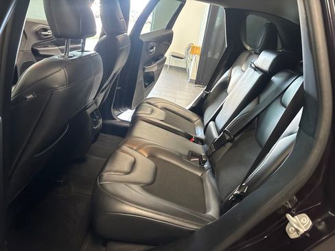 Used 2021 Jeep Cherokee Latitude Plus FWD image 23