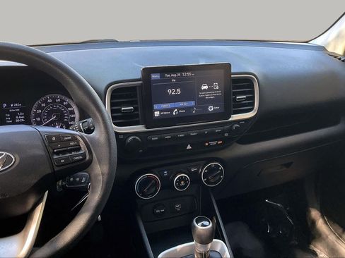 Used 2021 Hyundai Venue SE FWD image 7