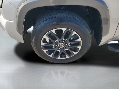 Used 2024 Toyota Tundra Limited AWD/4WD image 27