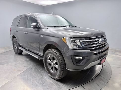 Used 2020 Ford Expedition XLT w/ Equipment Group 202A AWD/4WD image 3