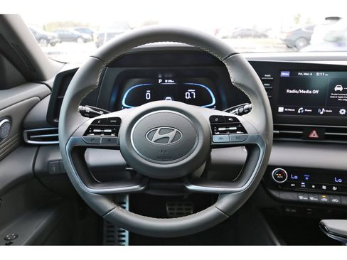 Certified 2025 Hyundai Elantra Sport FWD image 15
