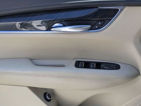 Used 2019 Cadillac XT5 AWD image 12