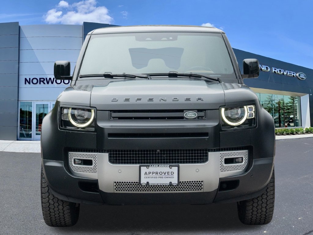 Used 2024 Land Rover Defender 110 SE AWD/4WD image 2