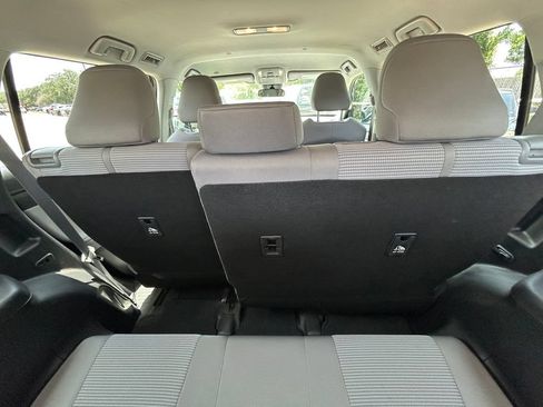 Used 2020 Toyota Highlander L FWD image 14