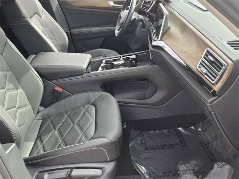 Certified 2025 Volkswagen Atlas SE w/ Panoramic Sunroof Package image 19